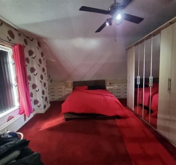 Beautifully Renovated Modern Bar with Comfortable Atmosphere & Accomodation Photo 14