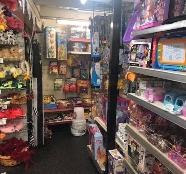 Leasehold Retail Toy Shop Located In Padstow Photo 14