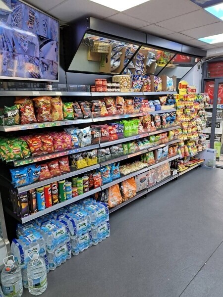 Off licence London big shop tobacco wines spirit Goldmine Photo 14