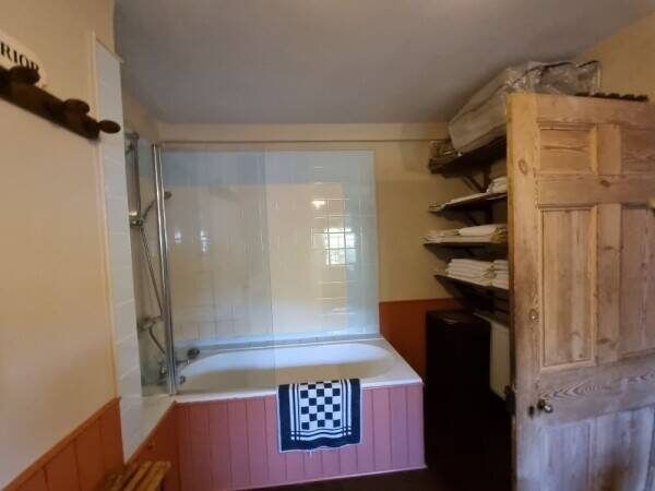 Elegant Freehold Hay on Wye Georgian Townhouse and Retail Business For Sale Photo 14