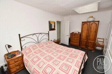 Wool Shop with Living Accommodation and Private Garden. Lowestoft High Street, Suffolk. Photo 14