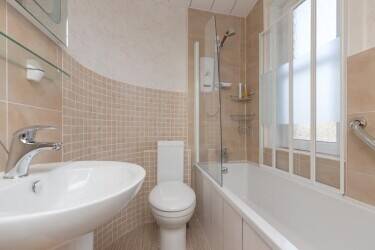 Well presented B&B/family home located within affluent seaside town close to all amenities. Photo 14