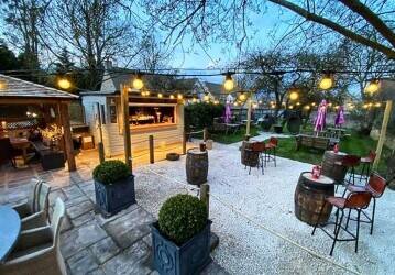 OXFORDSHIRE/GLOUCESTERSHIRE – HIGH TRADING COTSWOLDS INN Photo 14