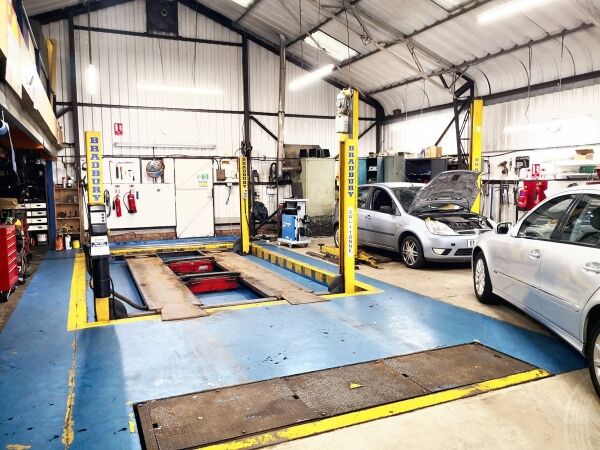 Established MOT & Service Garage in Eastwood, Nottinghamshire Photo 14