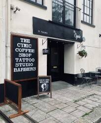 Unique Coffee shop/barber/tattoo room Photo 6