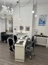 Spacious Hairdressing & Beauty Salon for sale Photo 8