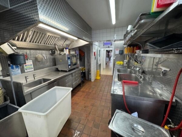 Leasehold Fish & Chip Takeaway Located In Luton Photo 14