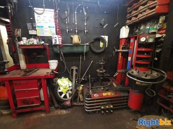 Well known traditional garage for sale Photo 15