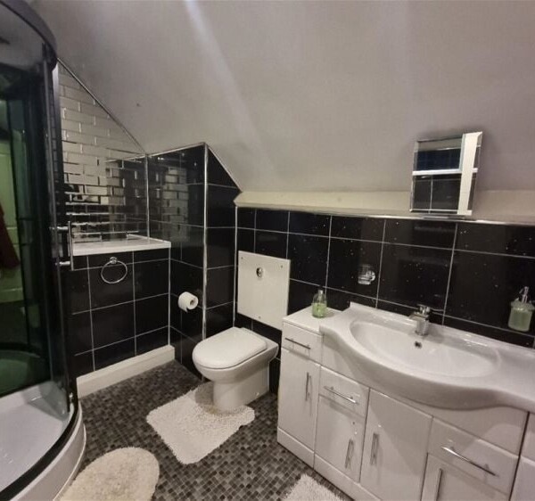 Beautifully Renovated Modern Bar with Comfortable Atmosphere & Accomodation Photo 15