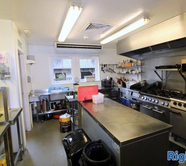 Stunning Bed & Breakfast with Separate Luxury Cottage, set in Spean Bridge Photo 15