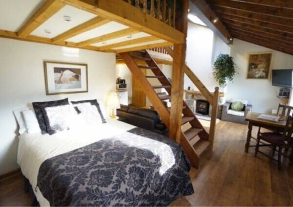 3 BEDROOM FARMHOUSE WITH TWO SELF-CATERED HOLIDAY COTTAGES WITH GYM Photo 15