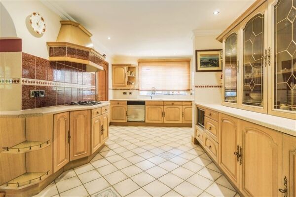 Auction Lot: White Lodge, Ilsham Marine Drive, Torquay, Devon, TQ1 2HT For Sale in Torquay Photo 15