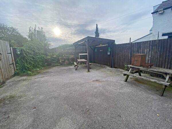 CHESHIRE - VILLAGE PUBLIC HOUSE ON SIZEABLE PLOT Photo 15