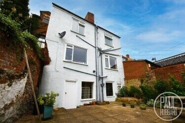 Wool Shop with Living Accommodation and Private Garden. Lowestoft High Street, Suffolk. Photo 15