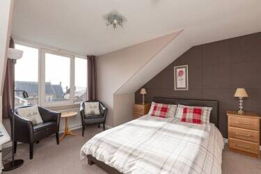 Well presented B&B/family home located within affluent seaside town close to all amenities. Photo 15