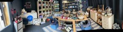 Beautiful pet store for sale Photo 1