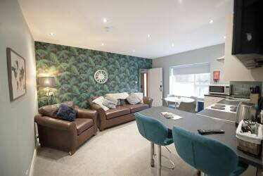 MERSEYSIDE – 10 BEDROOM GUEST HOUSE IN POPULAR SEASIDE TOWN Photo 15