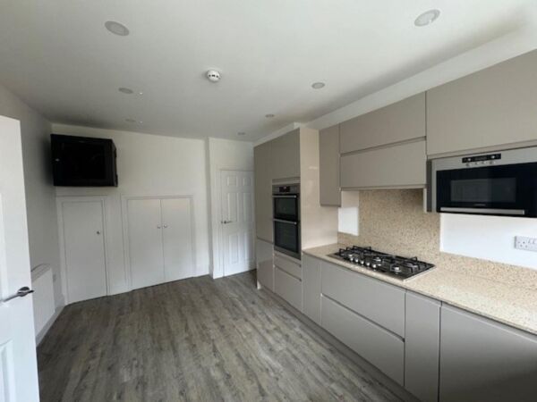 Commercial Premises Located In Wellesbourne For Rent Photo 15