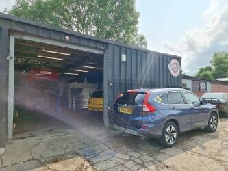 Workshop garage facility Photo 15