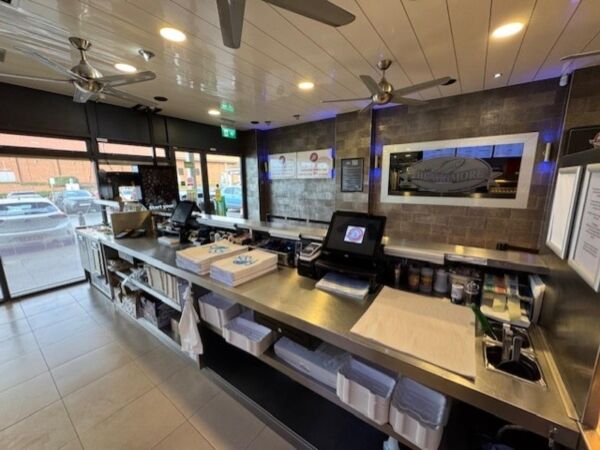 Leasehold Fish & Chip Takeaway Located In Luton Photo 15