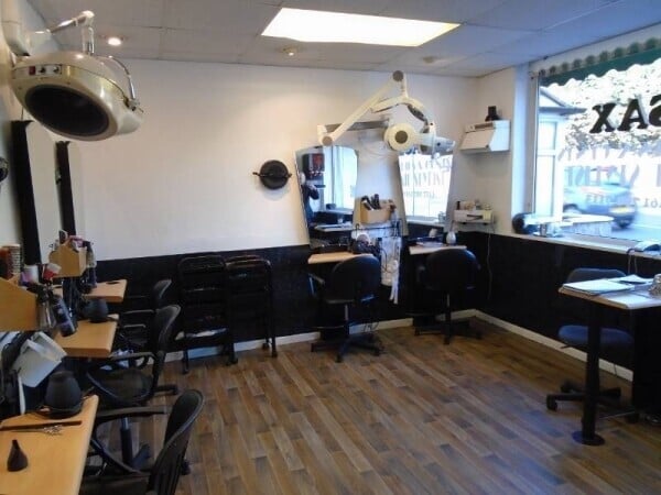 Established Family Friendly Hair Salon Photo 2