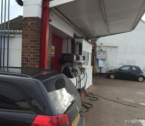 TOWN CENTRE FREEHOLD MOT TESTING/REPAIRS & FUEL SALES WITH RESIDENTIAL PLANNING CONSENT IN EAST DEVON Photo 2