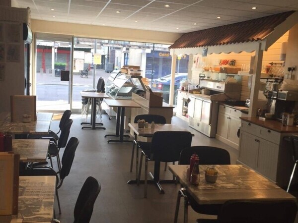 STYLISH TOWN CENTRE COFFEE SHOP FOR SALE IN STANFORD-LE-HOPE/ESSEX Photo 2