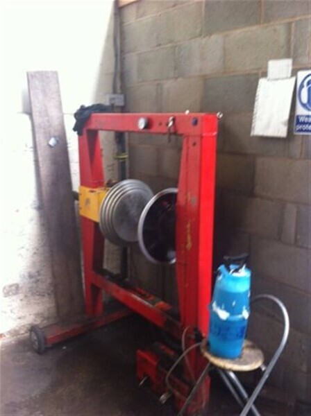 TYRE SALES & FITTING based SOUTH MANCHESTER Photo 2