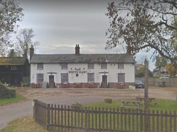 FULLY LICENSED FINE DINING RESTAURANT & WEDDING VENUE FOR SALE IN DELIGHTFUL HERTFORDSHIRE VILLAGE Photo 2