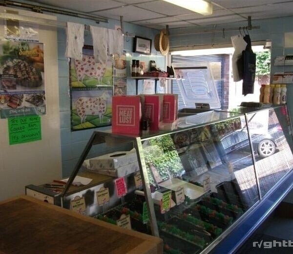 FREEHOLD HIGH CLASS VILLAGE BUTCHERS FOR SALE IN OXFORDSHIRE Photo 2