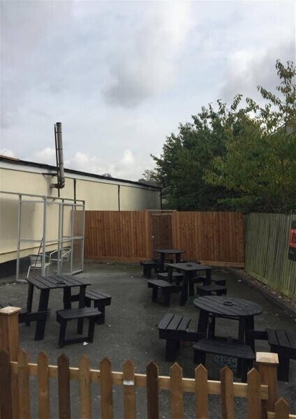FREE OF TIE AIR CONDITIONED SPORTS BAR & POOL HALL FOR SALE IN BRAINTREE Photo 2