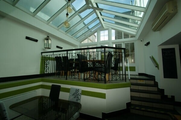 DEVON COASTAL TOWN CENTRE CAFE BISTRO WITH CONSERVATORY & COURTYARD Photo 2