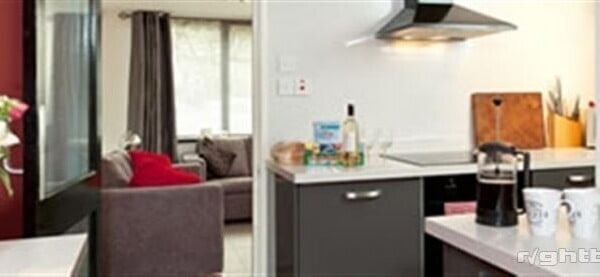 TOWN CENTRE SELF-CATERING APARTMENTS Photo 2