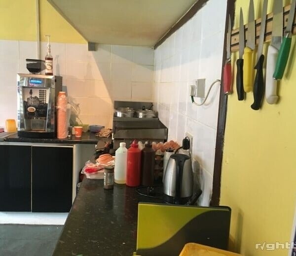 An absolute bargain for any potential business owners. Please read the description. Photo 2