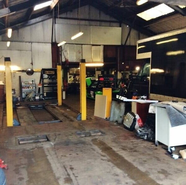 Well Known Class 4 MOT Garage Photo 2