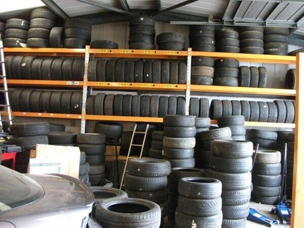 TYRE SALES/FITTING & REPAIRS CENTRE FOR SALE IN MELKSHAM/WILTS Photo 2