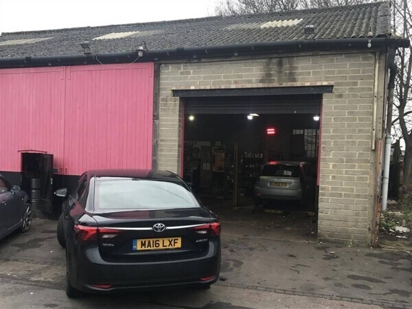 THRIVING MOT TESTING CENTRE & AUTO REPAIRS WORKSHOP FOR SALE IN WORTHING Photo 2
