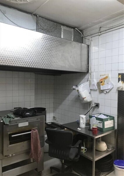 POPULAR FASTFOOD TAKEAWAY & DELIVERIES WITH PRIVATE APARTMENT FOR SALE IN MITCHAM Photo 2