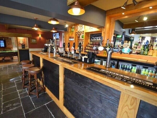 STUNNING WATERSIDE VILLAGE PUBLIC HOUSE HOTEL/RESTAURANT & FUNCTION VENUE FOR SALE IN WARWICKSHIRE Photo 2