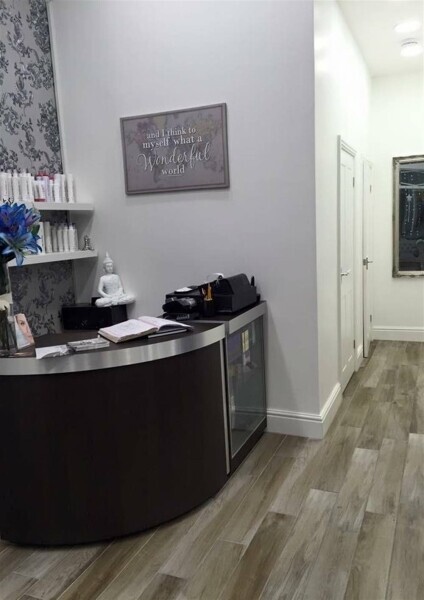 STYLISH HAIR & BEAUTY STUDIO FOR SALE IN CLECKHEATON TOWN CENTRE Photo 2