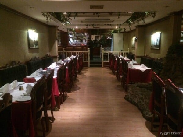 DETATCHED INDIAN RESTAURANT, WOODFORD GREEN, ESSEX Photo 2