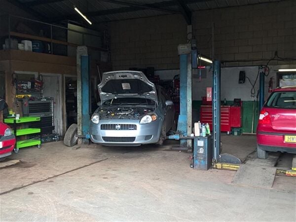 WELL ESTABLISHED MOT & GARAGE SERVICES - GLOUCESTERSHIRE WELL ESTABLISHED MOT & GARAGE SERVICES - GLOUCESTERSHIRE
