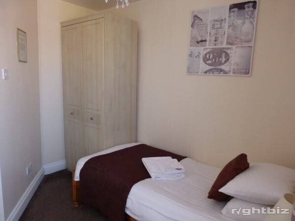 9 Bedroom Guest House in Clacton Essex Close to Sea front, pier and town centre Photo 2