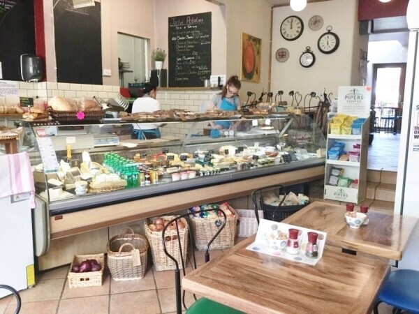 Busy Delicatessen/Bistro/Restaurant Photo 2