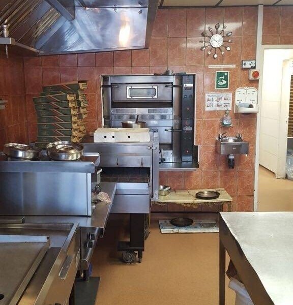Newly fitted frofittable un opposed pizza shop for sale  in immingham DN40 area for sale Photo 2