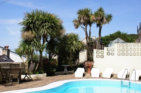 10 bedroom Victorian B&B / Hotel with owners accommodation set in the village of Combe Martin Photo 2