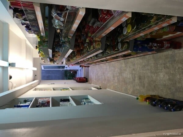 Eastern European shop for sale in Little Thrurock with a spacious garage, garden and basement Photo 2