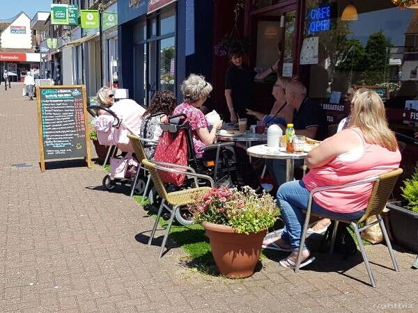 Busy cafe for sale in West Sussex Photo 2