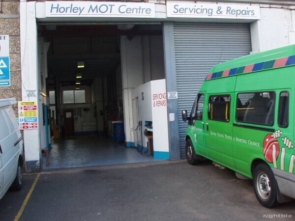 WELL ESTABLISHED MOT TESTING GARAGE NEAR TO HORLEY TOWN CENTRE, HORLEY TRAIN STATION AND GATWICK Photo 2