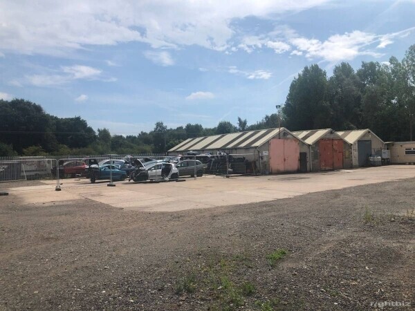 FULLY LICENSED COMMERCIAL CAR BREAKERS YARD SCRAP YARD FOR SALE Photo 3